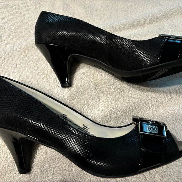 Anne Klein iflex Peep Toe Pumps, size 8 1/2, medium width - Picture 2 of 8